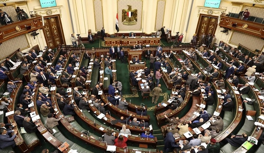 النواب المصري يوافق على فصل الموظفين المنتمين لـ الإخوان المسلمين